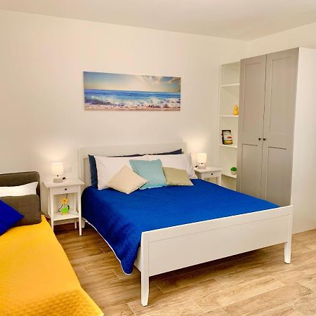 Casa Vacanze Con Vista Mare E Giardino - Amanecer Марзока ди Сенигалия Екстериор снимка