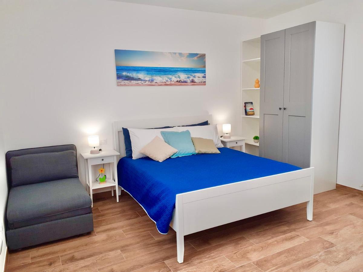 Casa Vacanze Con Vista Mare E Giardino - Amanecer Марзока ди Сенигалия Екстериор снимка