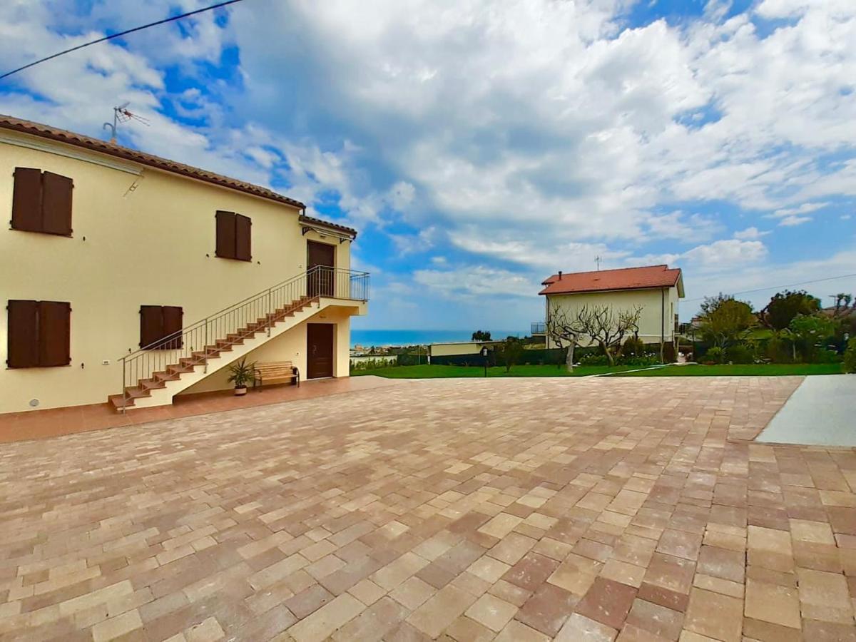 Casa Vacanze Con Vista Mare E Giardino - Amanecer Марзока ди Сенигалия Екстериор снимка