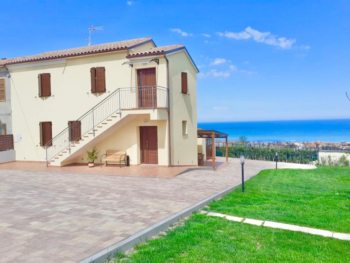 Casa Vacanze Con Vista Mare E Giardino - Amanecer Марзока ди Сенигалия Екстериор снимка
