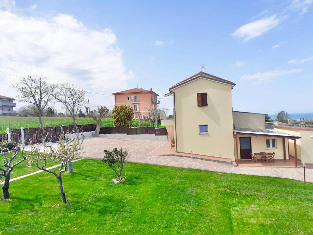 Casa Vacanze Con Vista Mare E Giardino - Amanecer Марзока ди Сенигалия Екстериор снимка