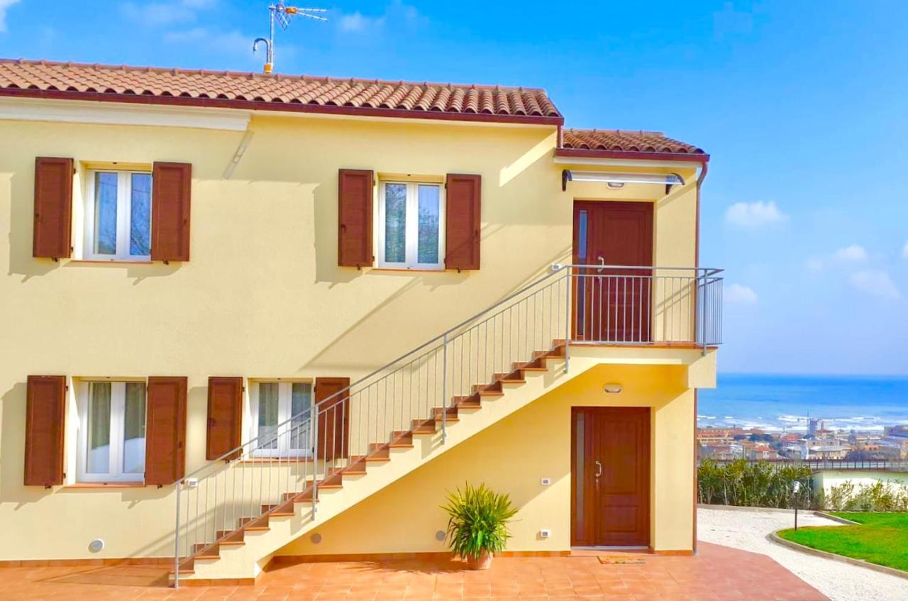 Casa Vacanze Con Vista Mare E Giardino - Amanecer Марзока ди Сенигалия Екстериор снимка