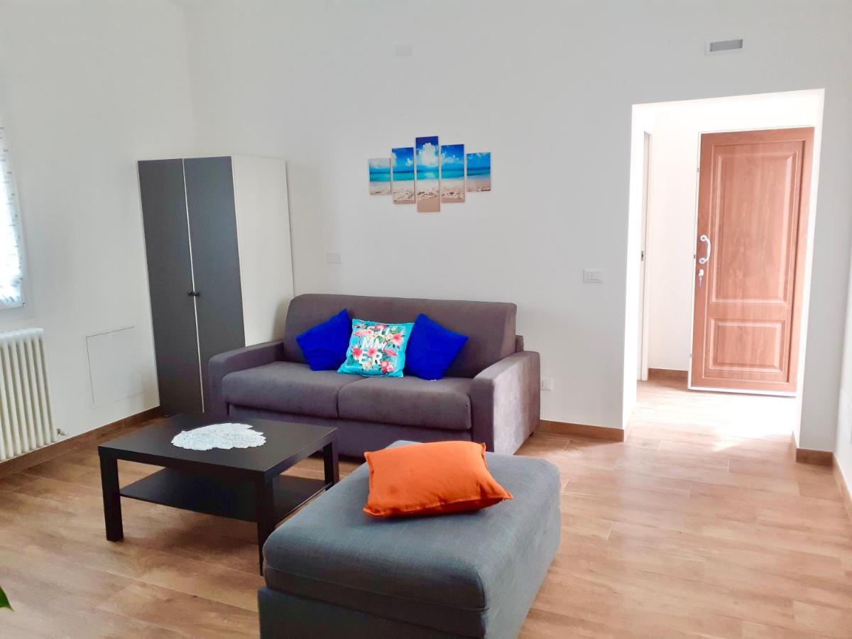 Casa Vacanze Con Vista Mare E Giardino - Amanecer Марзока ди Сенигалия Екстериор снимка
