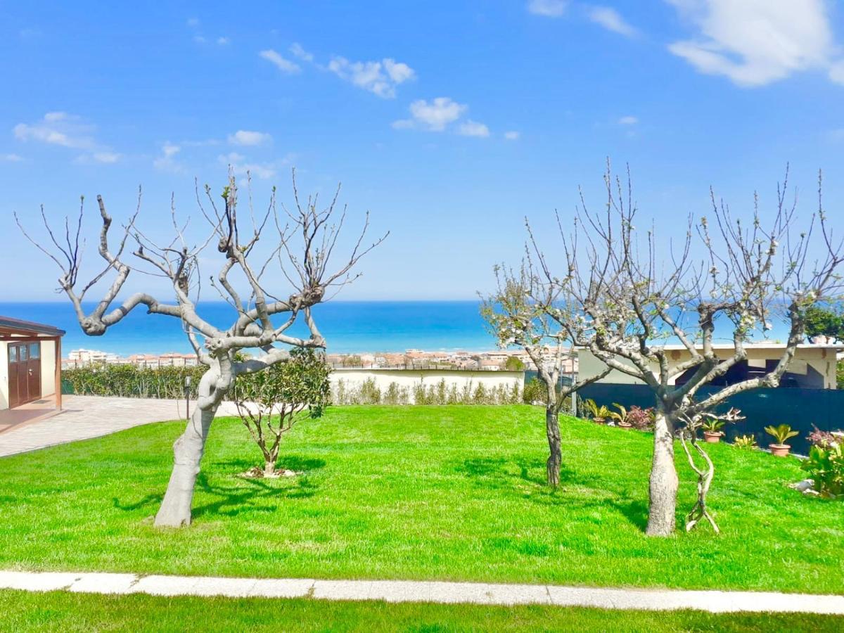 Casa Vacanze Con Vista Mare E Giardino - Amanecer Марзока ди Сенигалия Екстериор снимка