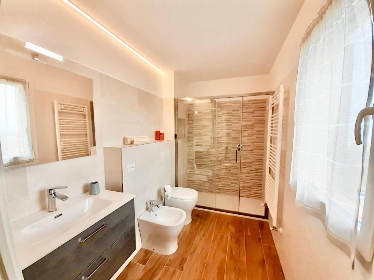 Casa Vacanze Con Vista Mare E Giardino - Amanecer Марзока ди Сенигалия Екстериор снимка