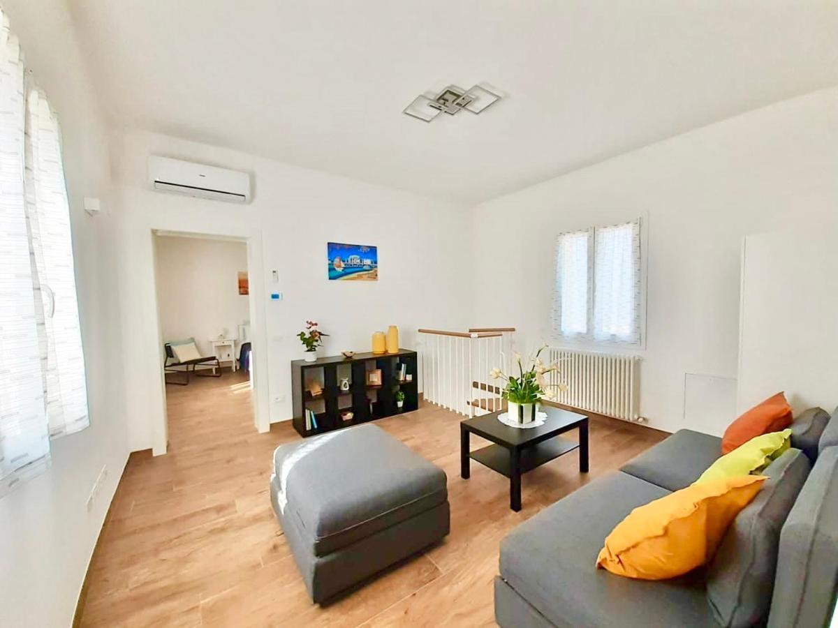 Casa Vacanze Con Vista Mare E Giardino - Amanecer Марзока ди Сенигалия Екстериор снимка