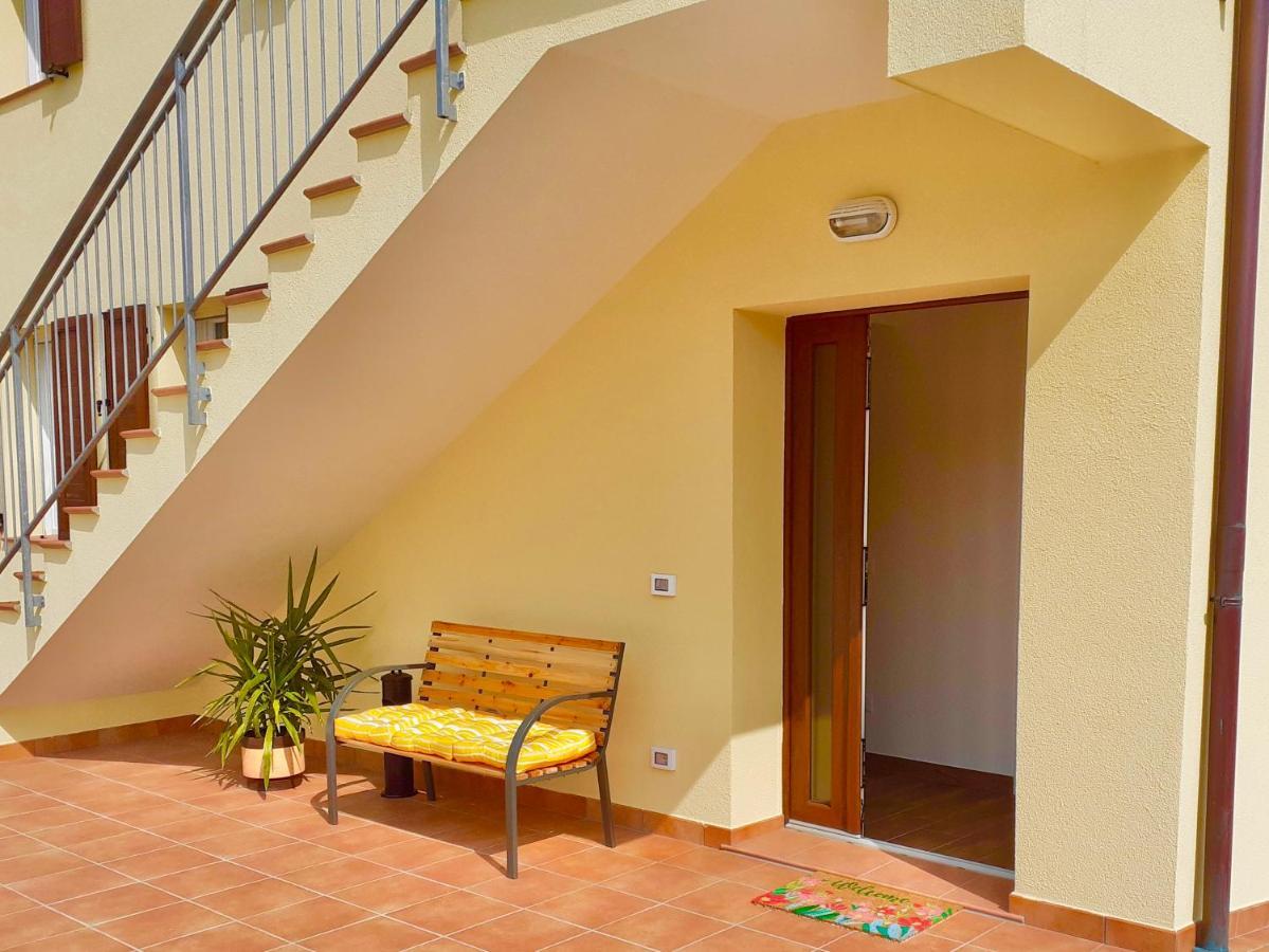 Casa Vacanze Con Vista Mare E Giardino - Amanecer Марзока ди Сенигалия Екстериор снимка